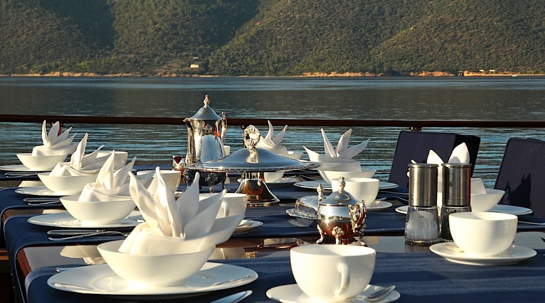 Durukos Yachts Clear Eyes_dining2