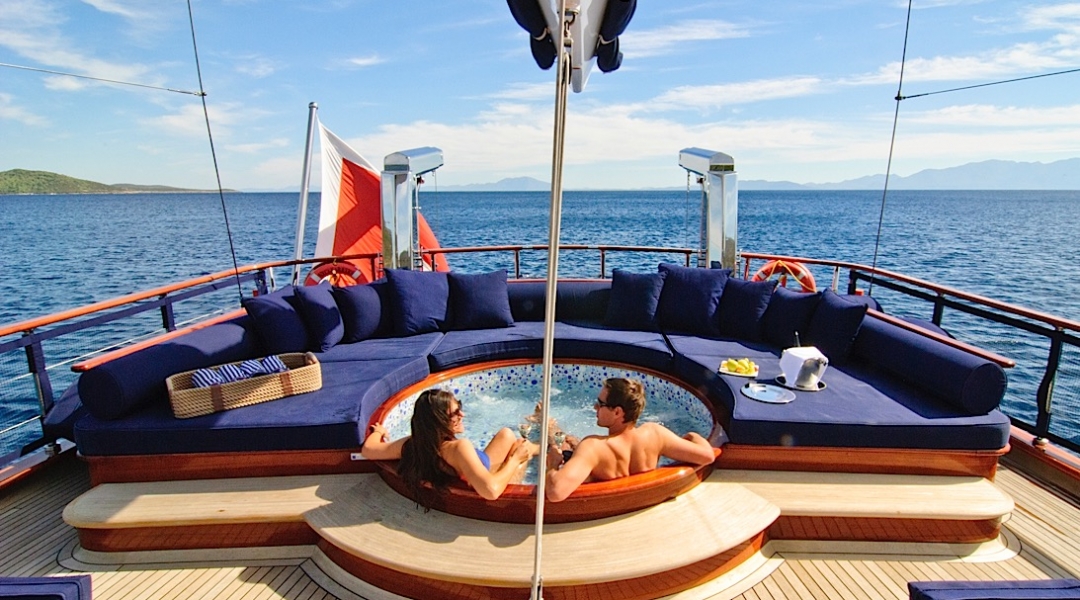 Durukos Yachts Clear Eyes_jacuzzi