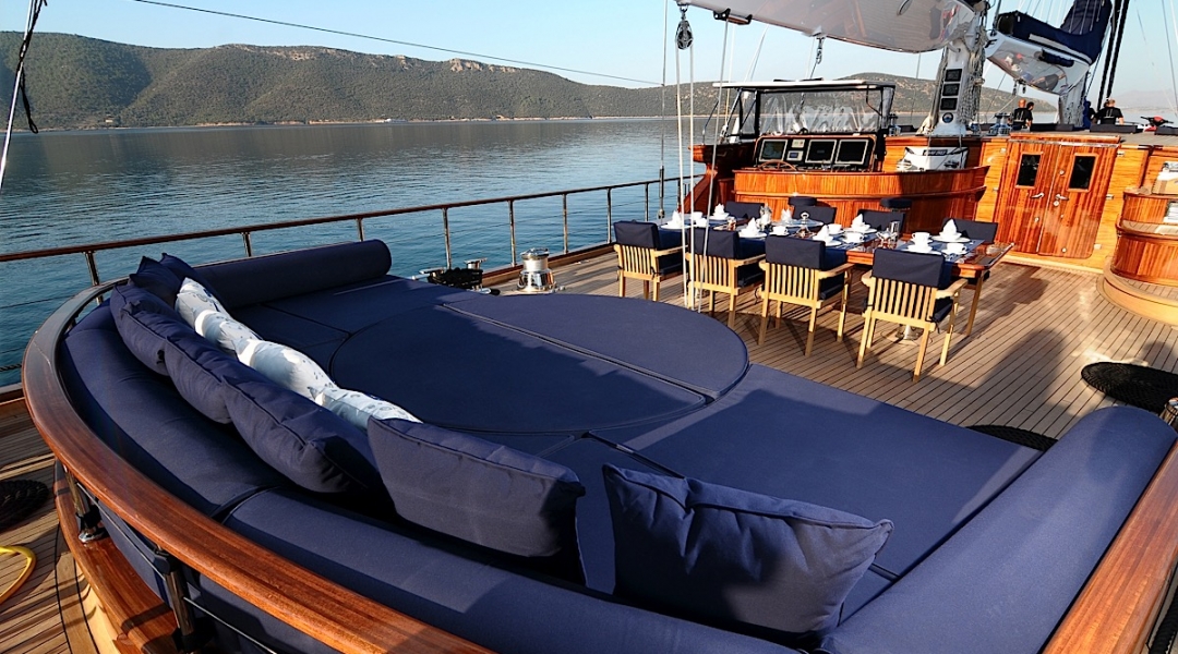 Durukos Yachts Clear Eyes_aft lounge