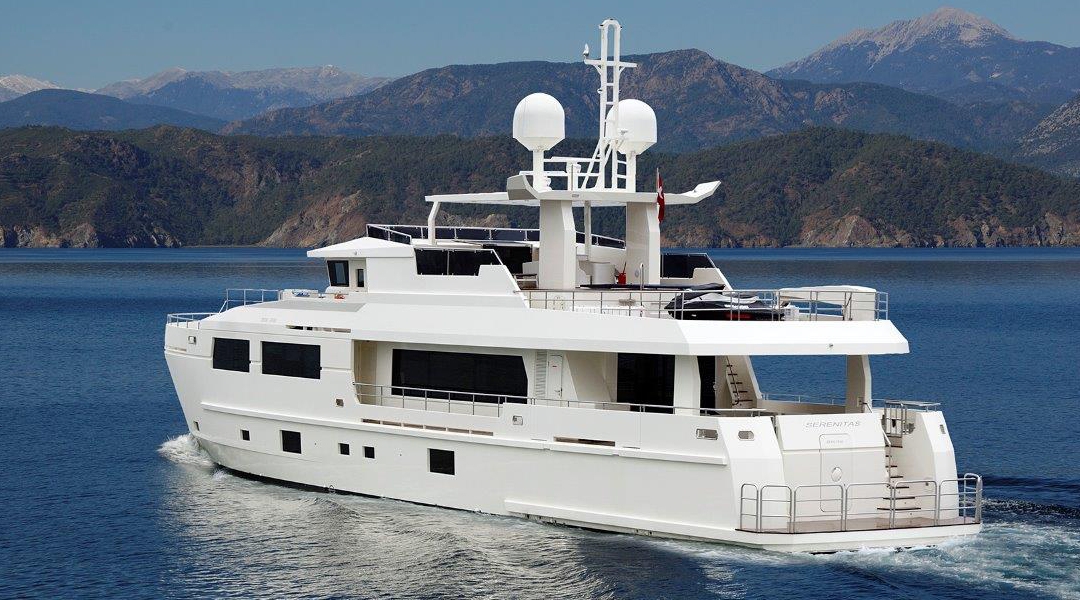 Motoryacht-Serenitas_2