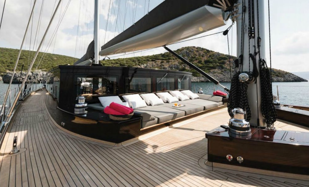 Super Sailing Yacht Rox Star_stern lounge