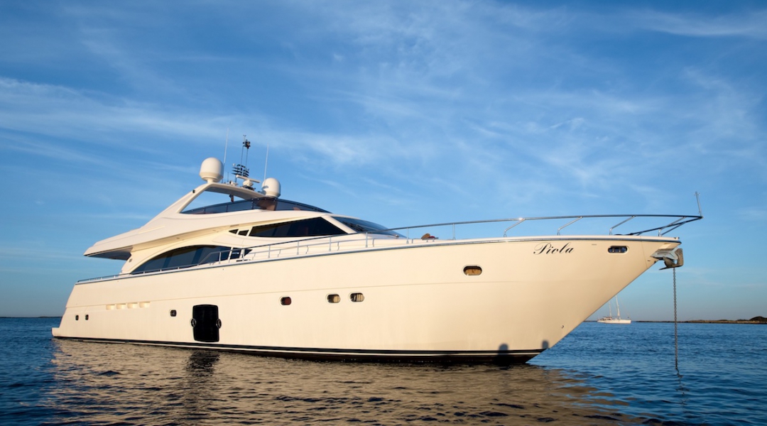 Motor Yacht in Greece Piola_1