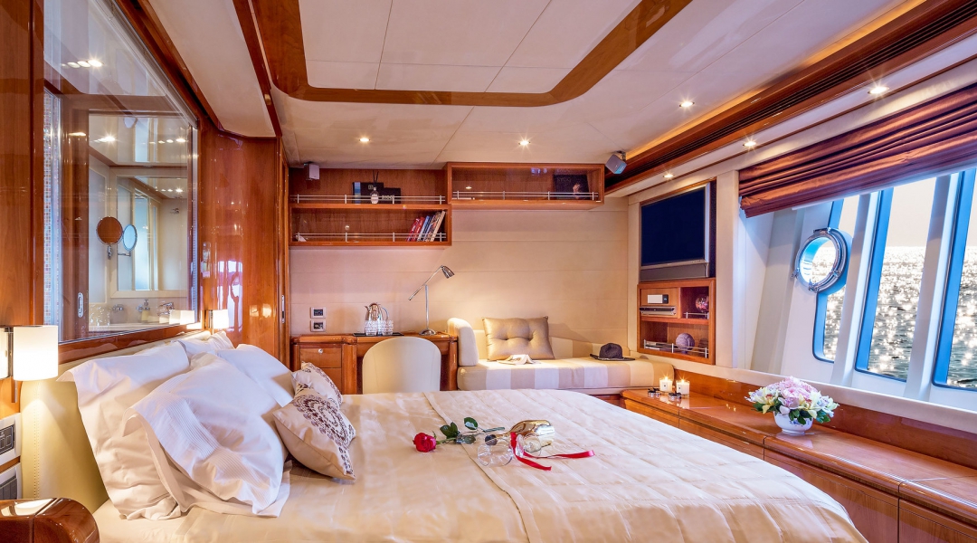 Motor Yacht in Greece Piola_23