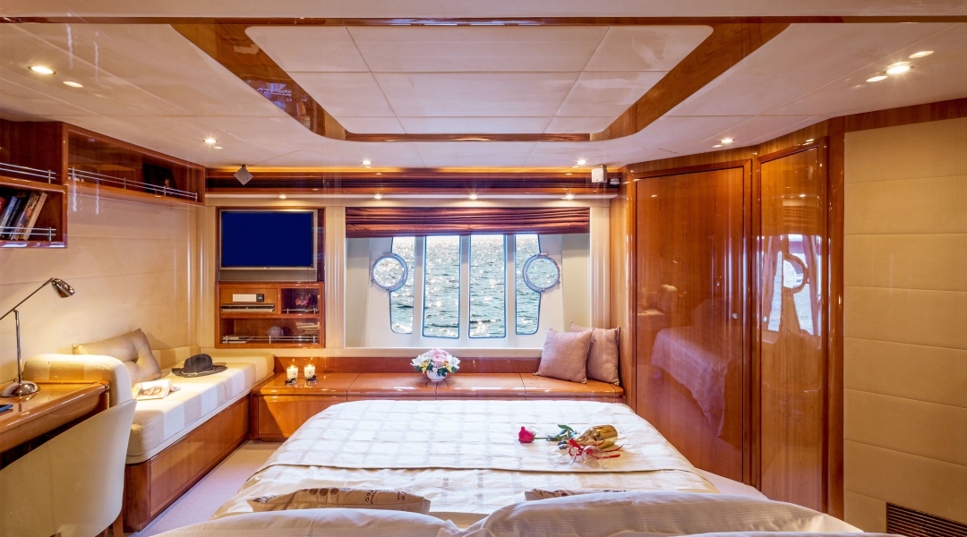 Motor Yacht in Greece Piola_25