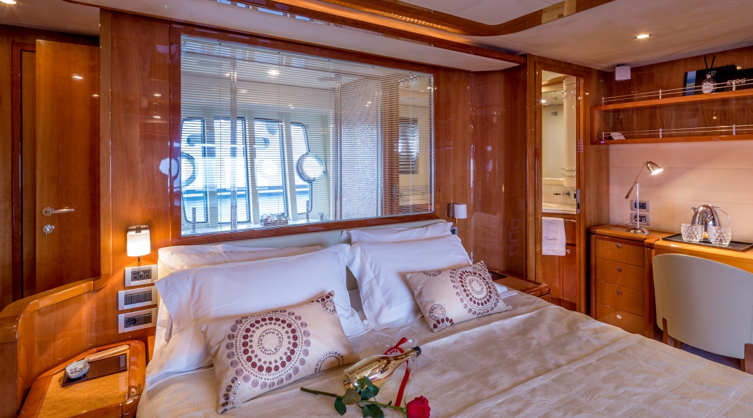 Motor Yacht in Greece Piola_26