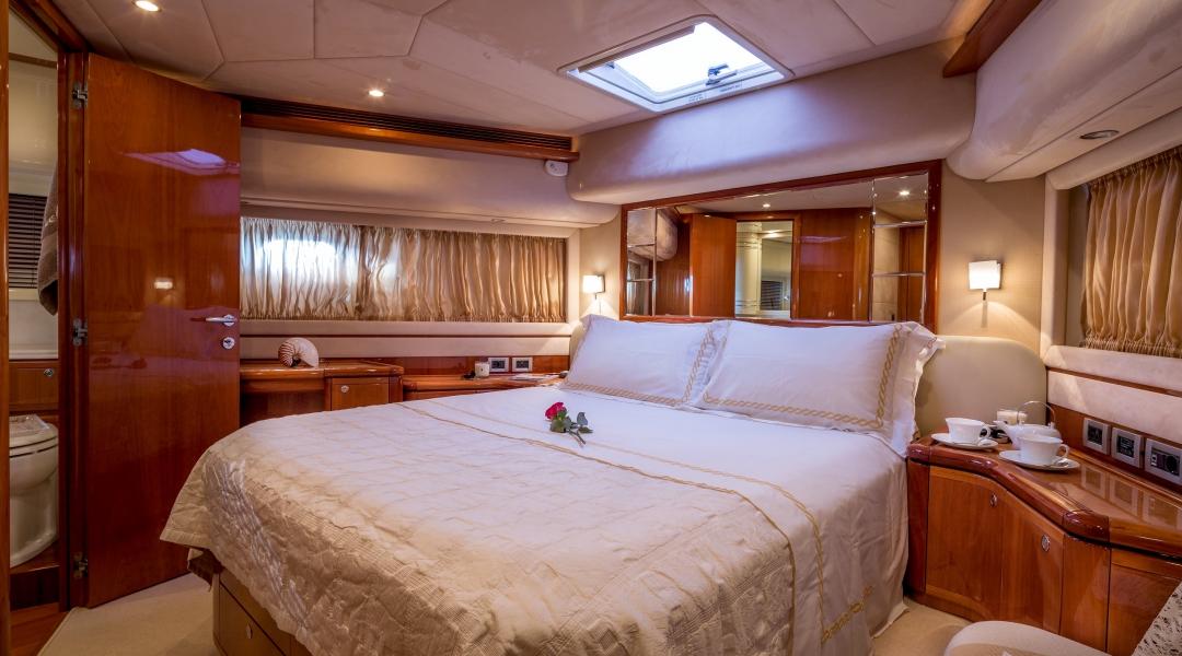 Motor Yacht in Greece Piola_27